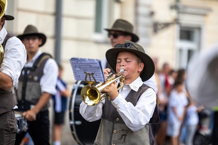 52. Dnevi narodnih noš_povorka (33)